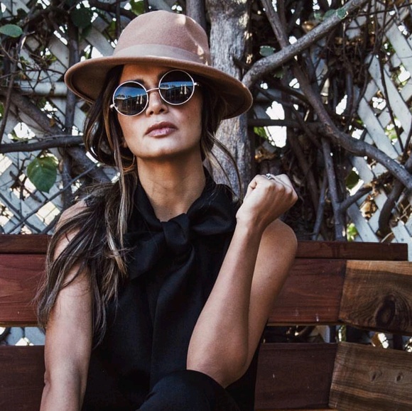 Meet your Posher, Sally - Picture 1 of 1